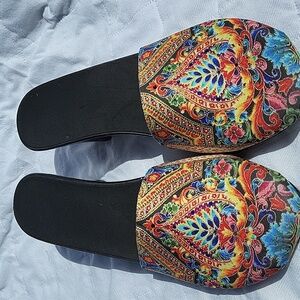 Vibrant Paisley Slide Sandals, Onesole sz 10, Memory Footbed